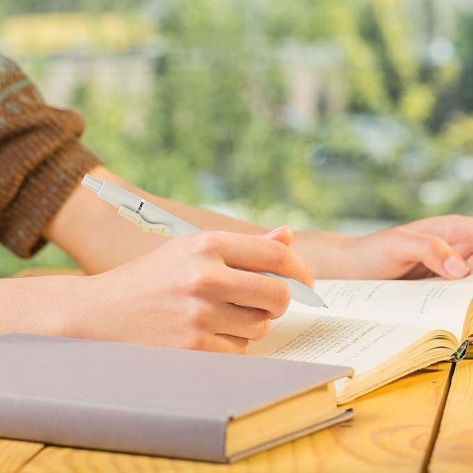 Ddaowanx Cute Cat Pens, 4 Pcs 0.5mm Quick Dry Black Ink Gel Pens Fine Point Smooth Writing Pens, Cat Lover Gifts for Women Men