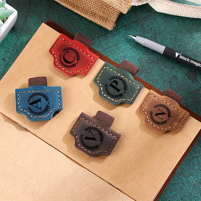 Custom Bookmark with Pen Holder with 26 Letters Personalized Magnetic Leather Book Mark, Customized Name Book Marker Clip with Initial for Men Women, Gifts for Book Lovers, Readers, (Green, Q)