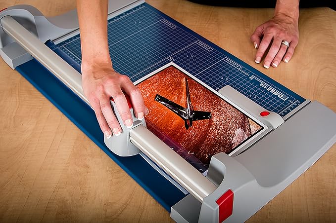 Dahle 442 Premium Rotary Trimmer, 20" Cut Length, 30 Sheet Capacity, Self-Sharpening, Automatic Clamp, German Engineered Paper Cutter